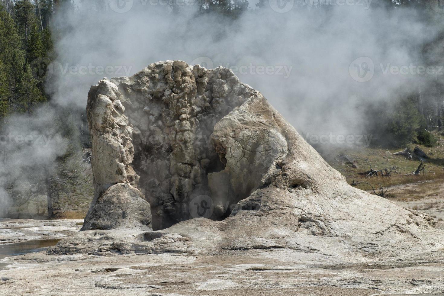 yellowstone active geyser photo