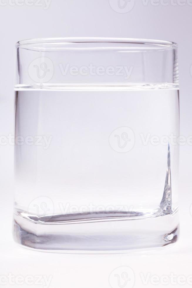 vaso de agua clara foto