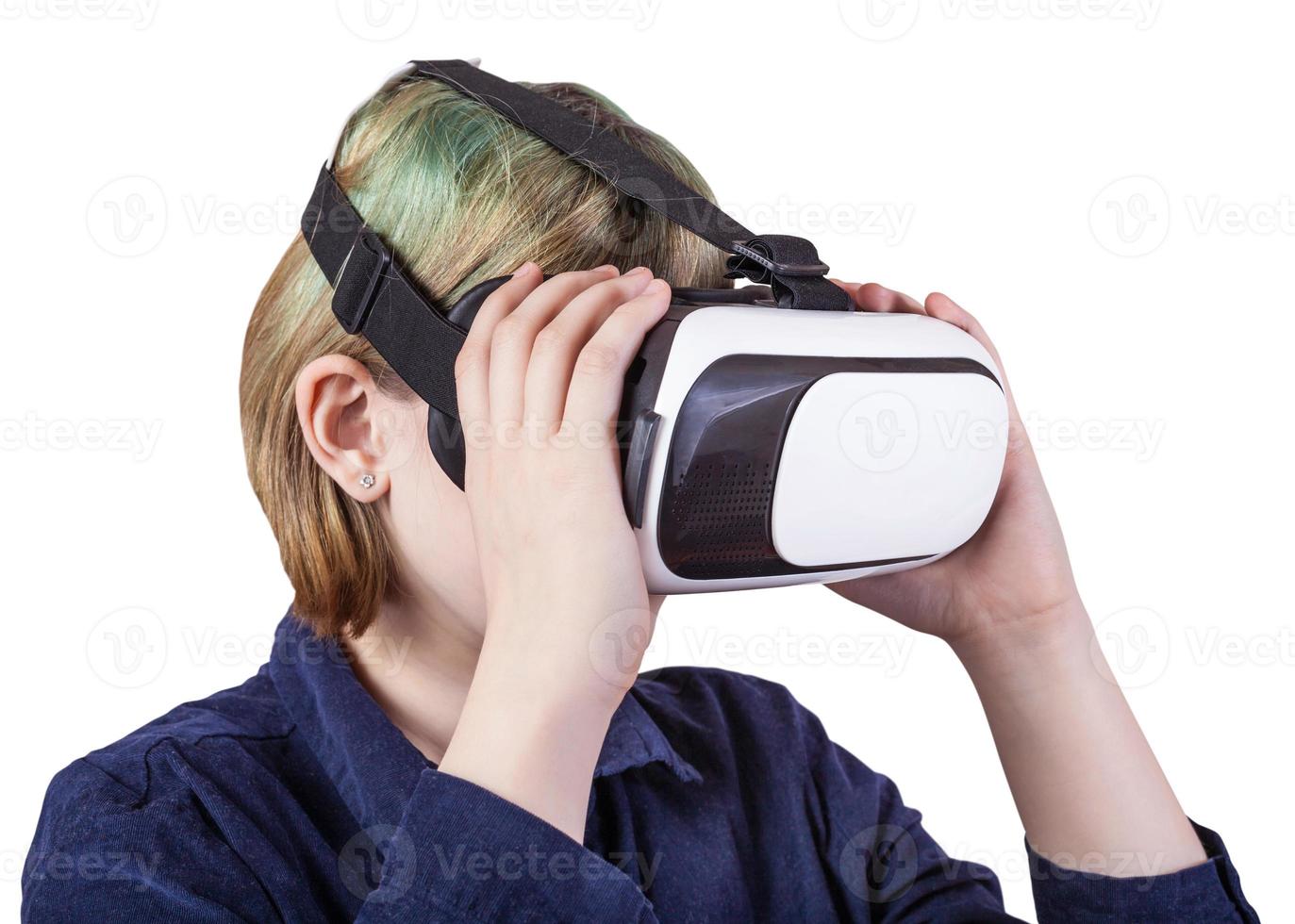 chica lleva gafas de realidad virtual aislado foto