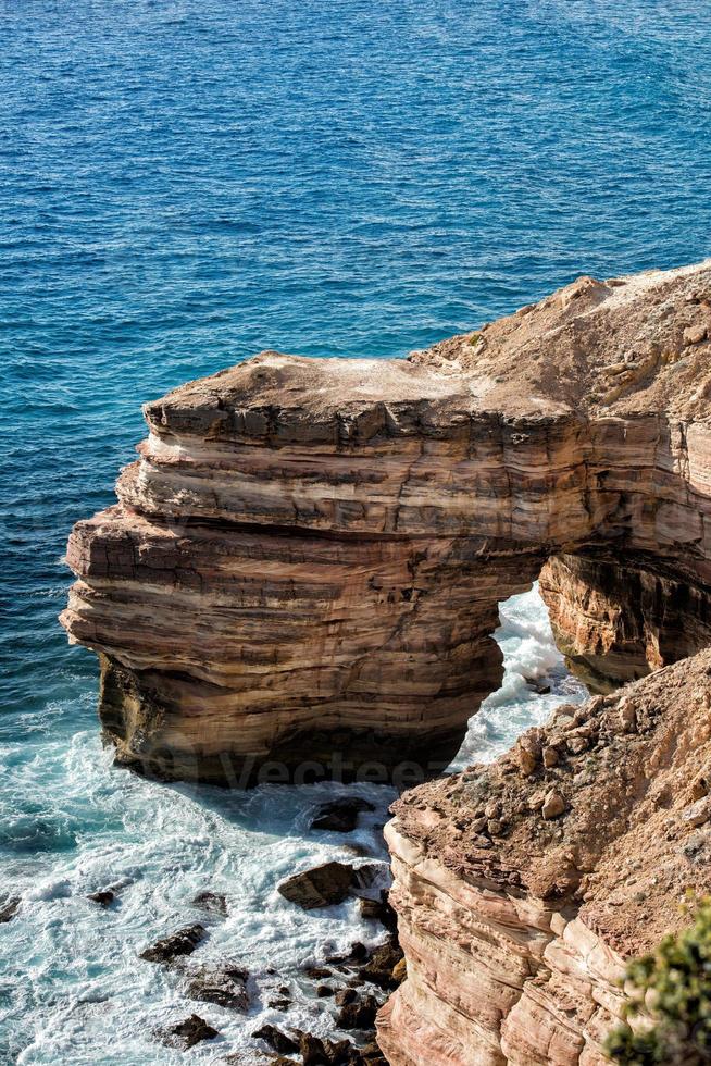 acantilados de la costa de Kalbarri Batavia en el océano foto