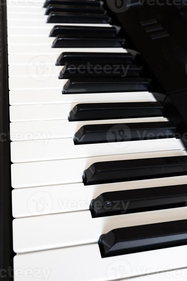 side view keyboard of digital piano photo