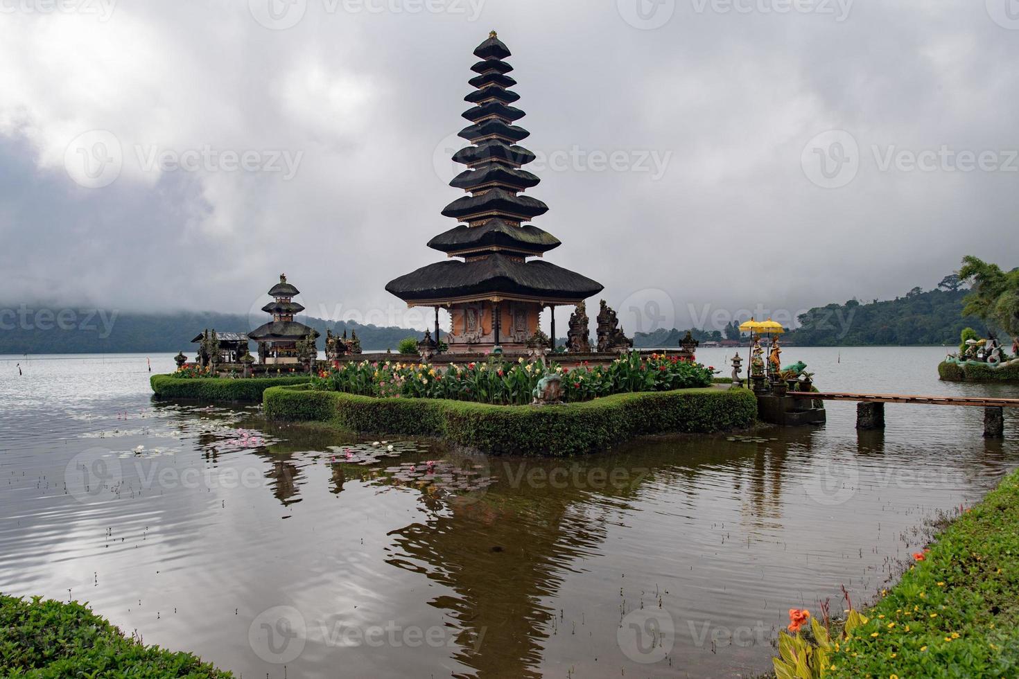 most beautiful temple in Bali Pura Ulun Danu Bratan photo