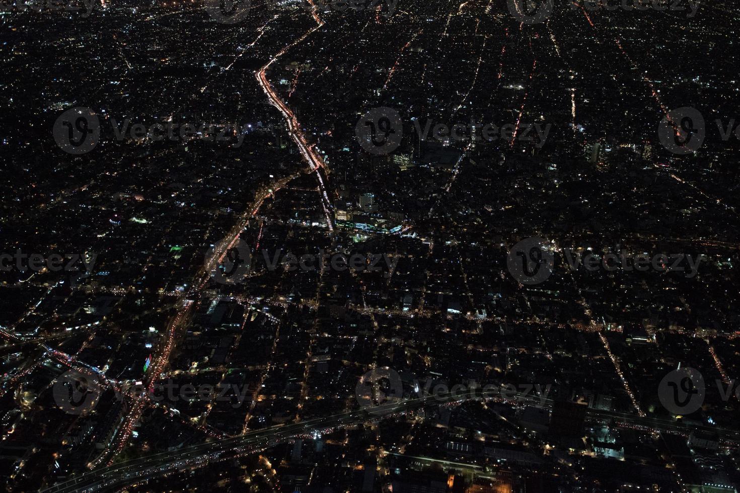 ciudad de méxico vista aérea nocturna panorama de tráfico pesado foto