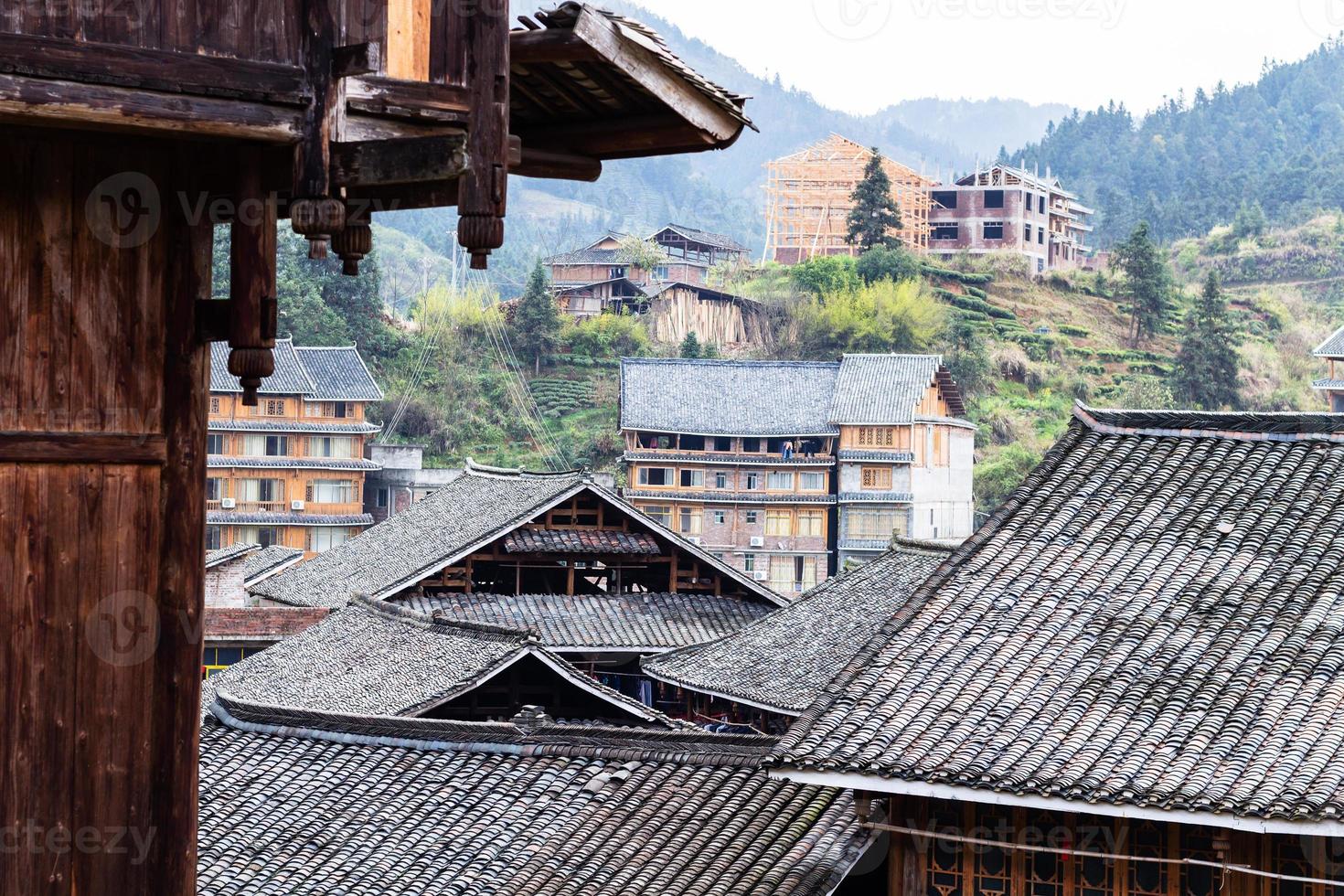 techos de casas rurales en el pueblo de chengyang foto