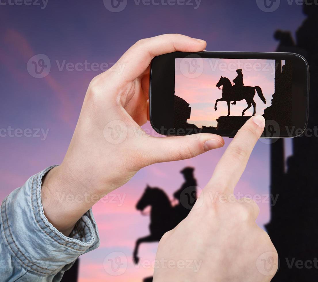 tourist taking photo of Maria Theresia Monument