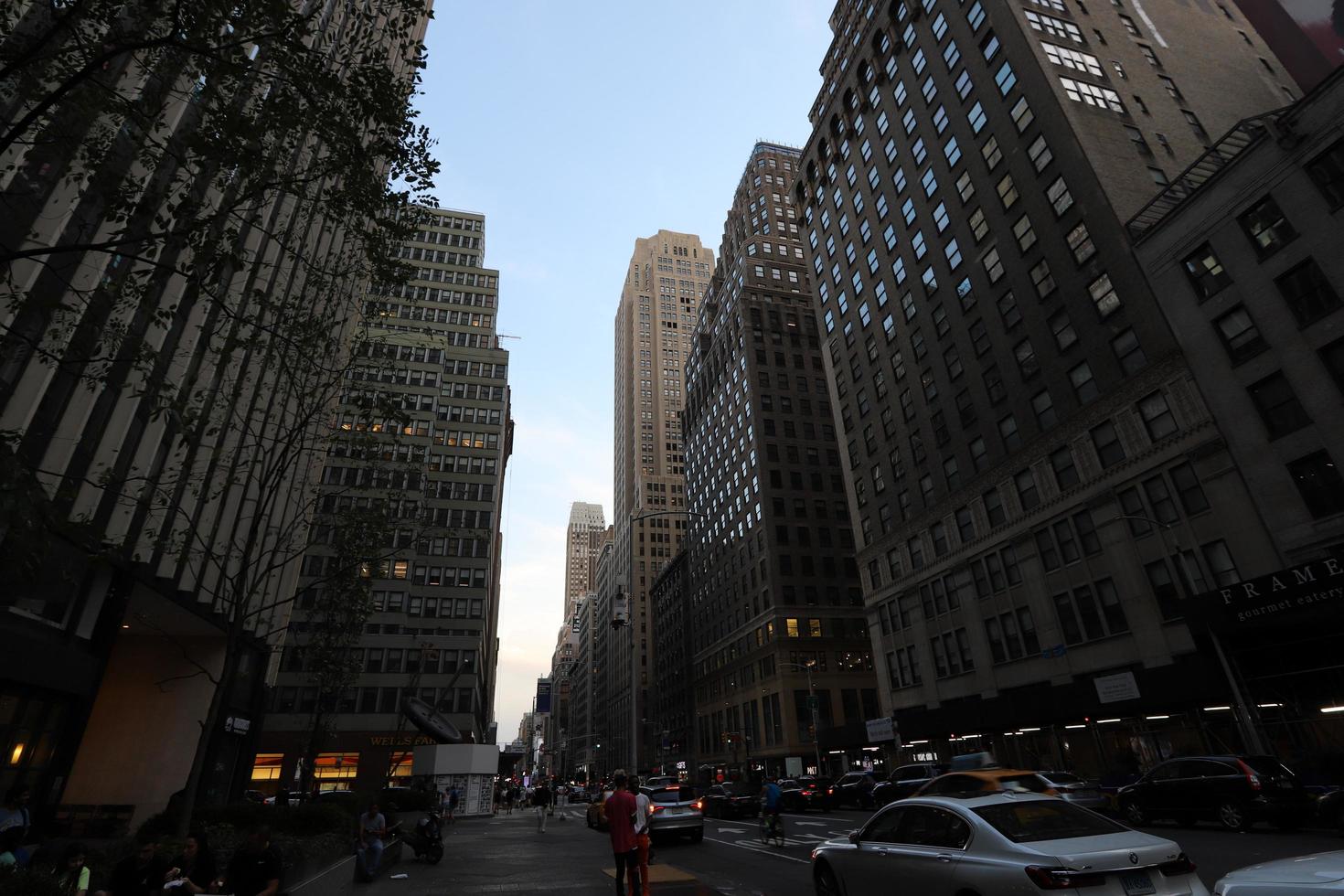 Nueva York, Estados Unidos. 3 de septiembre de 2022. casas altas y rascacielos en manhattan. manhattan - el centro histórico de la ciudad de nueva york foto