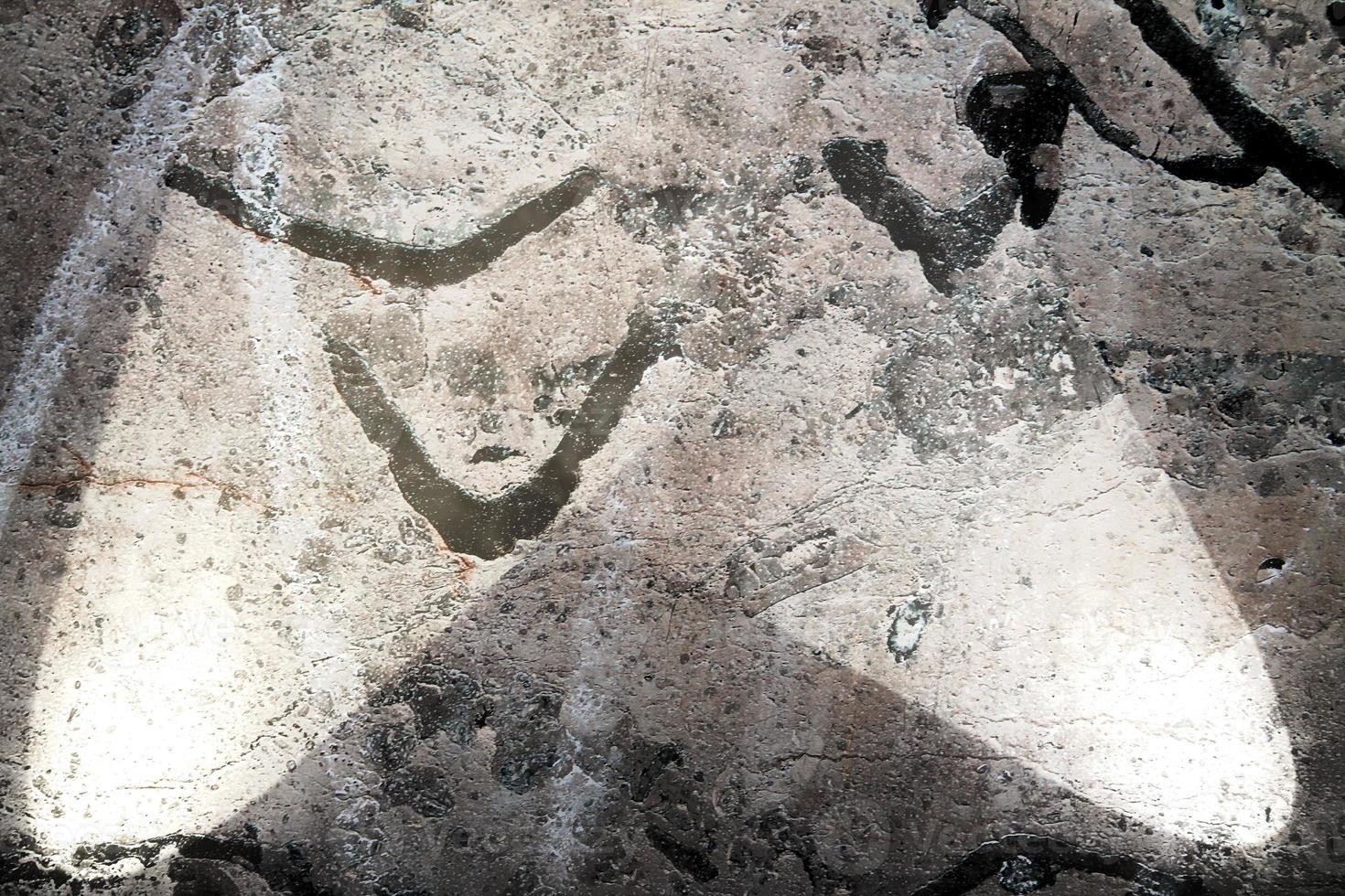 vista de cerca de las texturas de las paredes de hormigón con tres focos foto