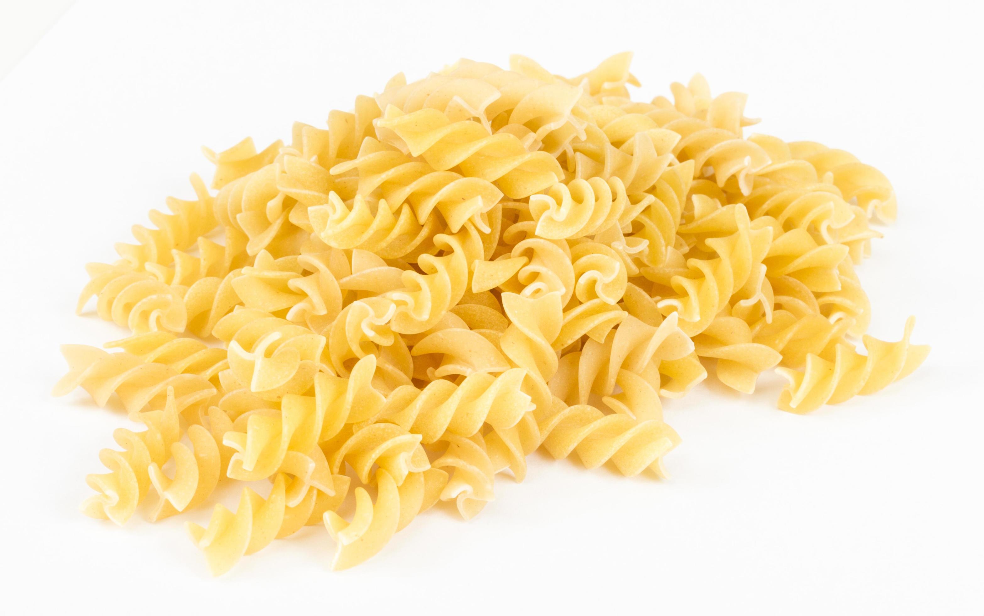 A portion of Rotini corkscrew pasta isolated on white. 12269913 Stock