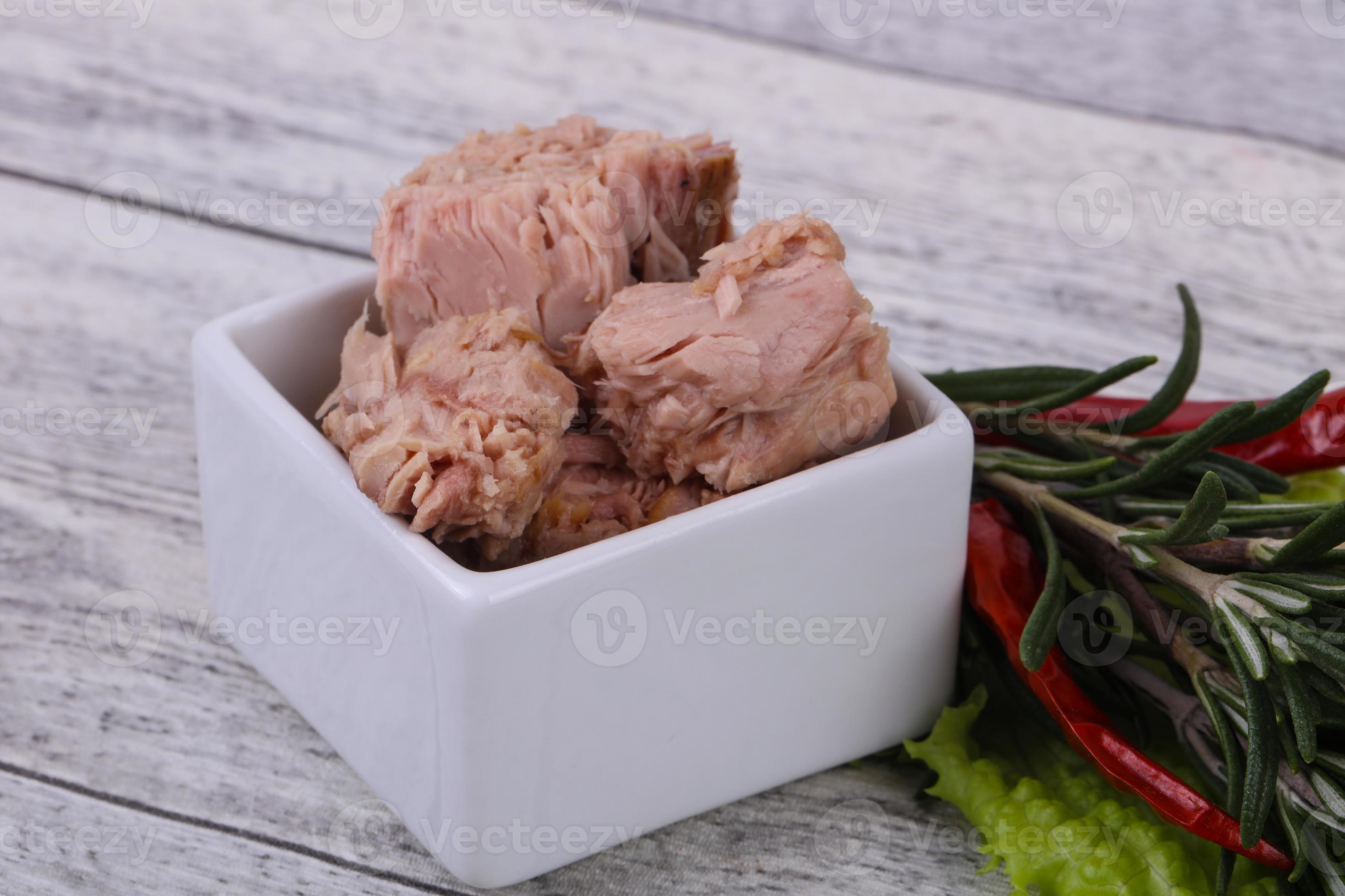 Tasty canned tuna fish in the bowl 12270497 Stock Photo at Vecteezy