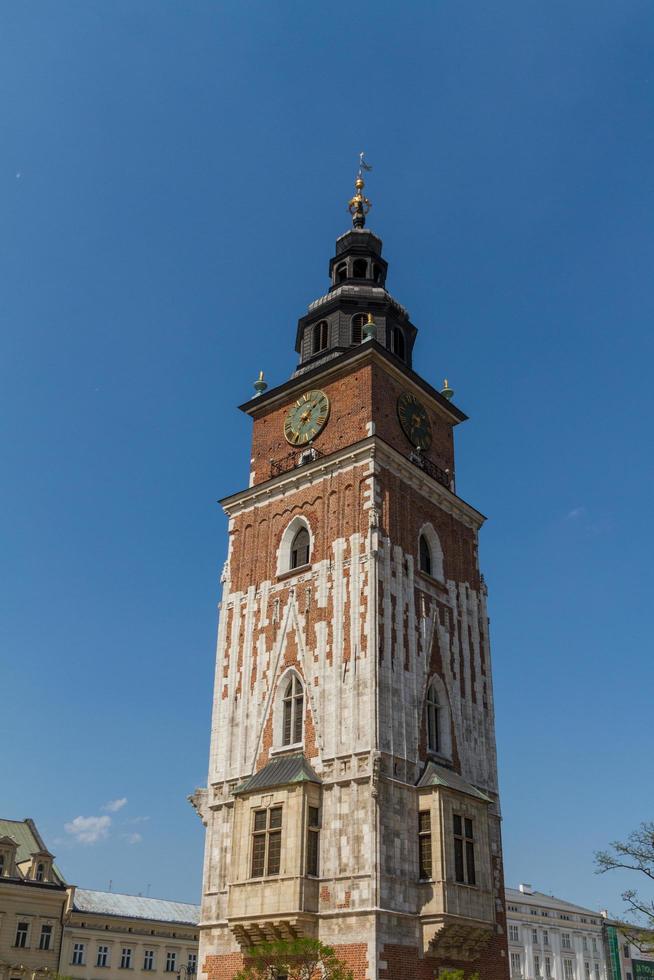 torre del ayuntamiento en la plaza principal de cracovia foto