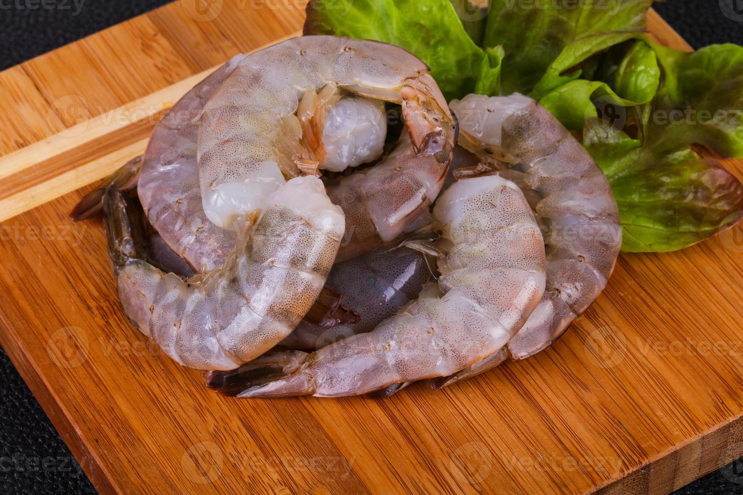 Raw king prawns ready for cooking 12275377 Stock Photo at Vecteezy