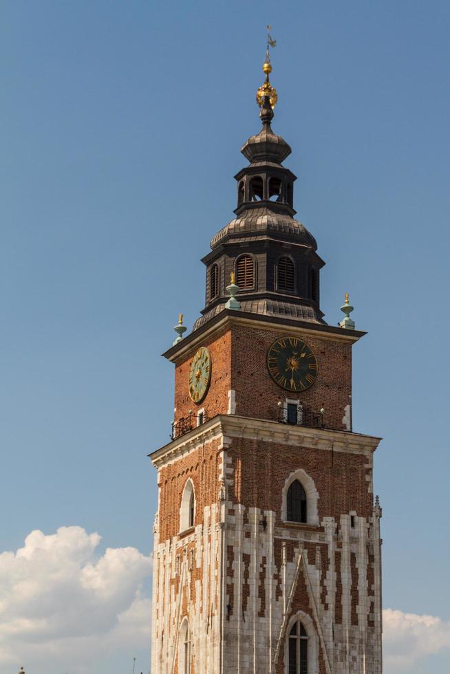 torre del ayuntamiento en la plaza principal de cracovia foto