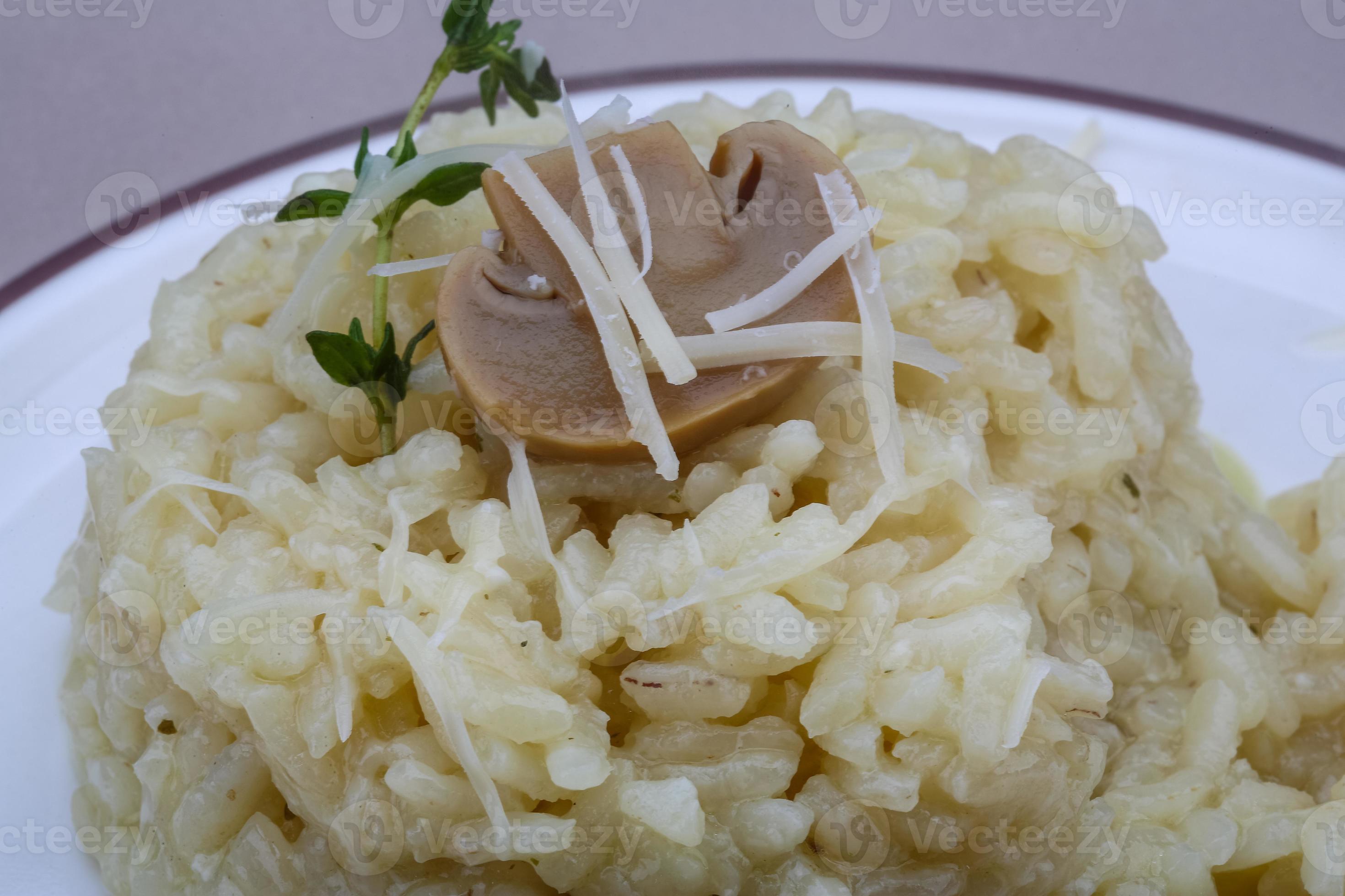 Risotto with mushroom 12282326 Stock Photo at Vecteezy