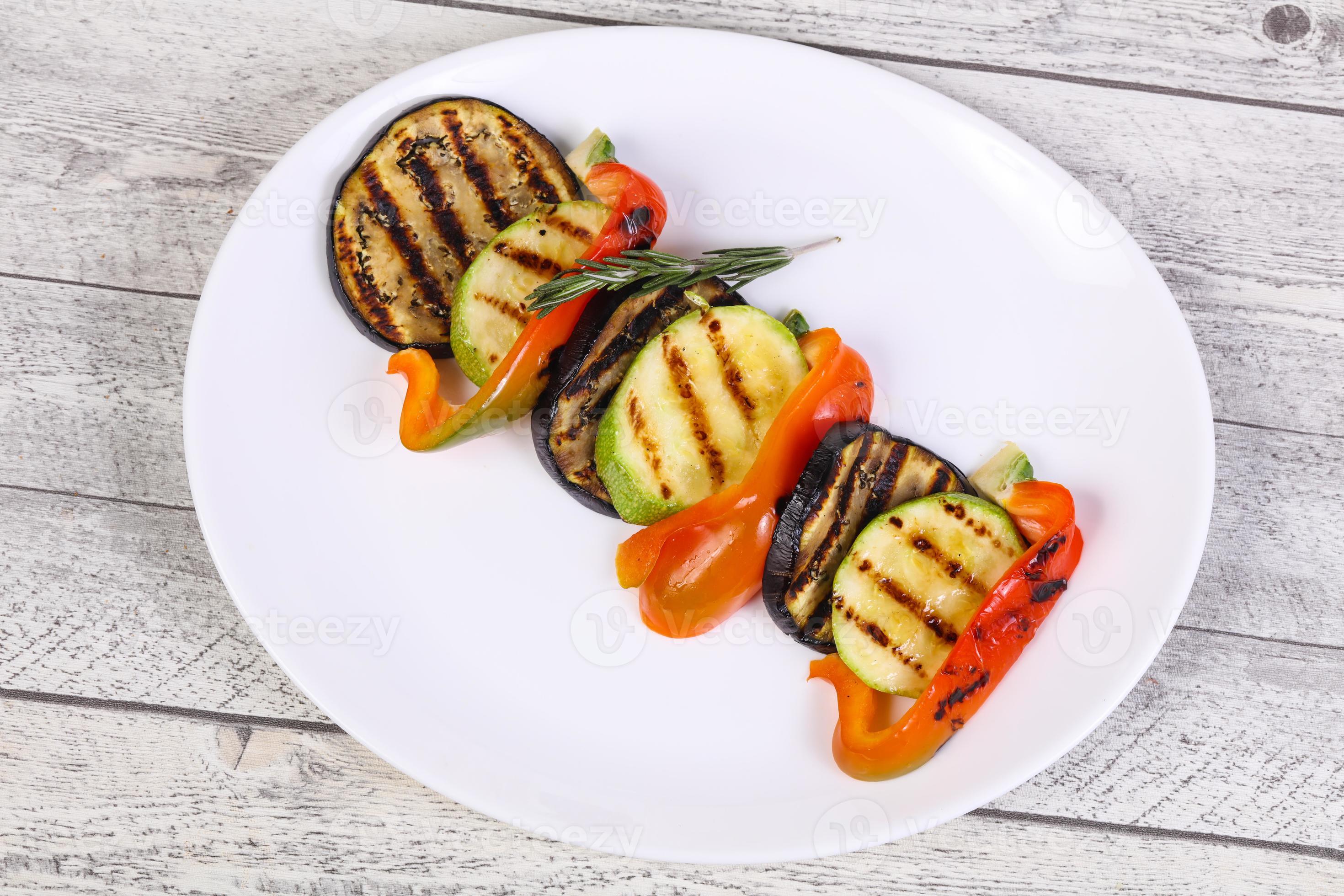 Grilled vegetables eggplant, zucchini and pepper 12285154 Stock Photo