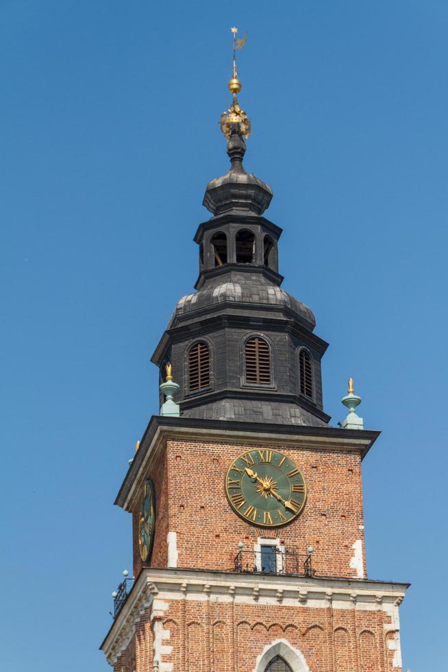 torre del ayuntamiento en la plaza principal de cracovia foto