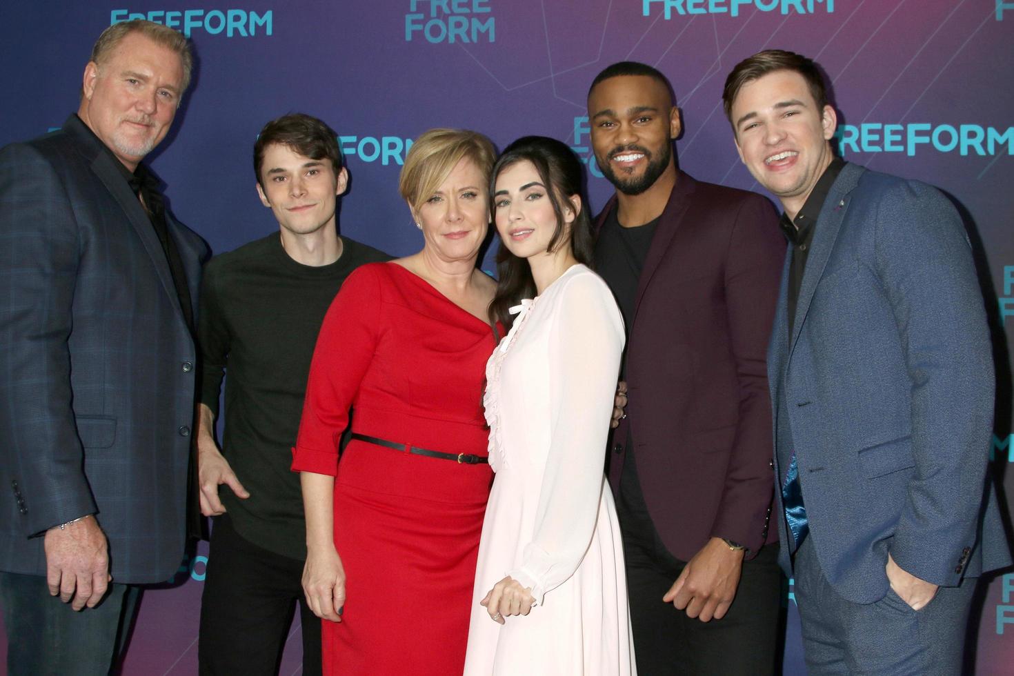 los angeles - 10 de enero michael mcgrady, jonthan whitesell, romy rosemont, dilan gwyn, jeff pierre, burkely duffield en la fiesta disney abc tv tca winter 2017 en el hotel langham el 10 de enero de 2017 en pasadena, ca foto