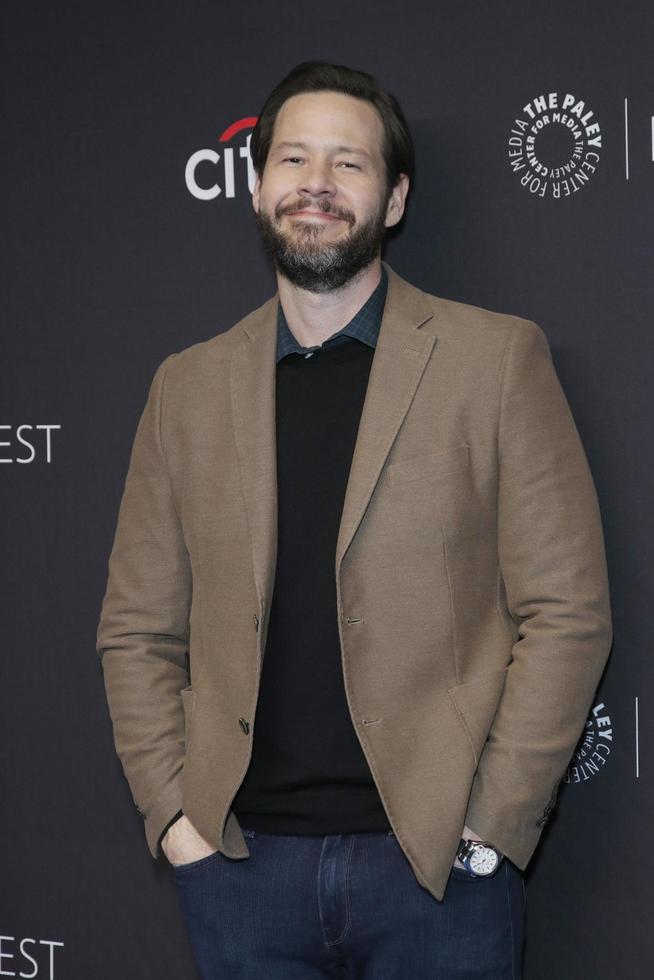 los angeles - 24 de marzo ike barinholtz at the paleyfest - star trek discovery and the twilight zone event en el dolby theater el 24 de marzo de 2019 en los angeles, ca foto