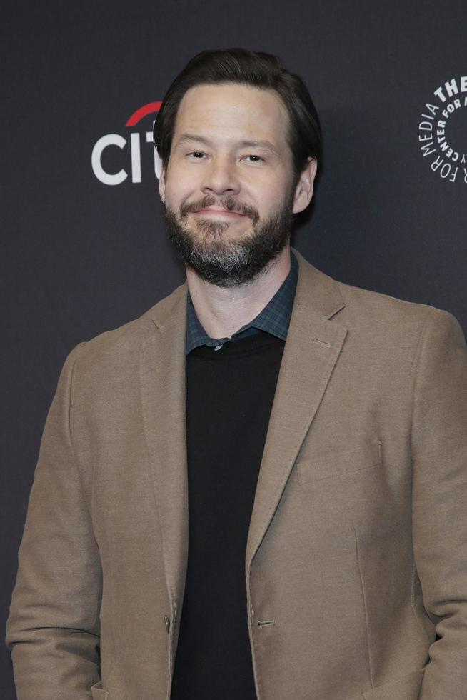 los angeles - 24 de marzo ike barinholtz at the paleyfest - star trek discovery and the twilight zone event en el dolby theater el 24 de marzo de 2019 en los angeles, ca foto