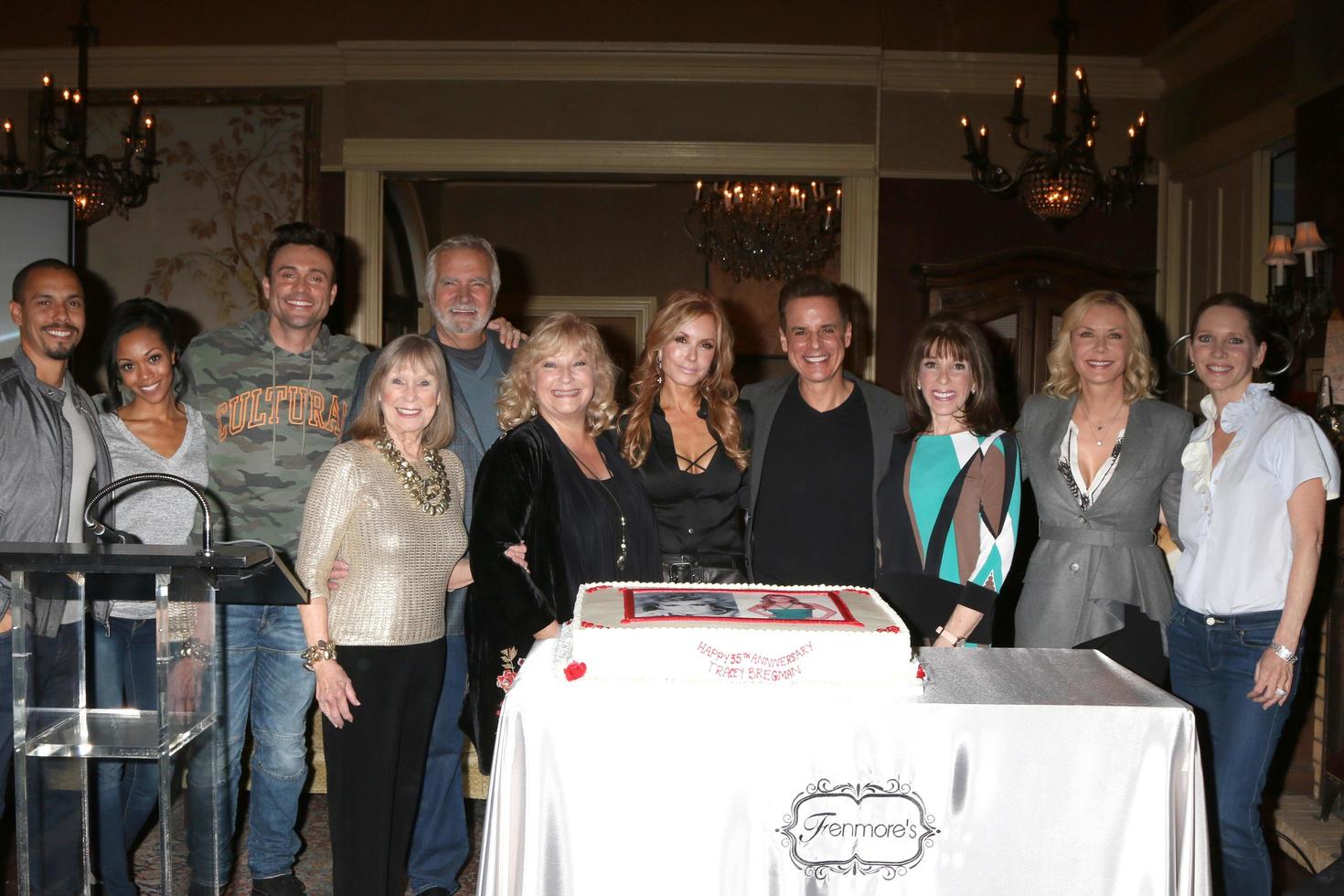 los angeles - 2 de febrero james, morgan, goddard, adams, mccook, maitland, bregman, leblanc, linder, lang, bell en el 35 aniversario de tracey bregman sobre los jóvenes y los inquietos en cbs tv city el 2 de febrero de 2018 en los angeles , ca foto