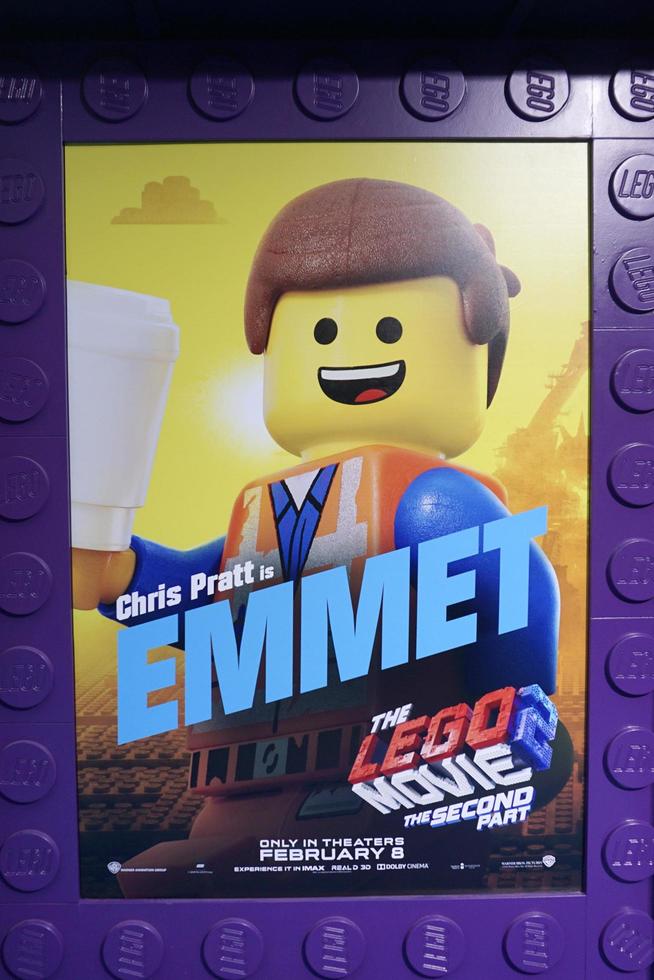 los angeles 2 de febrero - película lego, póster, atmósfera en la película lego 2 - estreno de la segunda parte en el teatro del pueblo el 2 de febrero de 2019 en westwood, ca foto