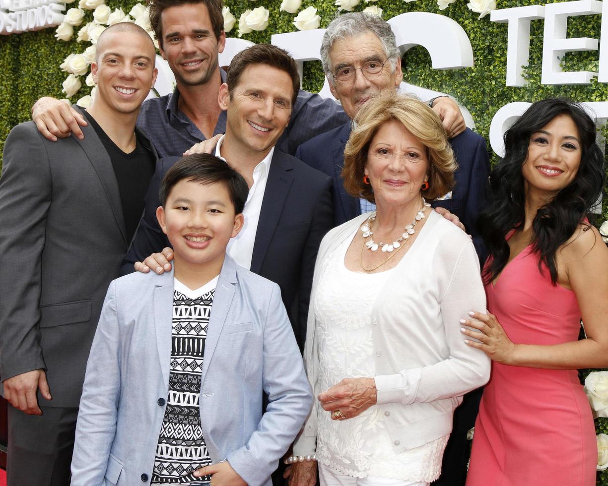 LOS ANGELES   AUG 1 - Matt Murray, David Walton, Mark Feuerstein, Elliott Gould, Albert Tsai, Linda Lavin, Liza Lapira at the CBS TV Studios Summer Soiree TCA Party 2017 at the CBS Studio Center on August 1, 2017 in Studio City, CA photo