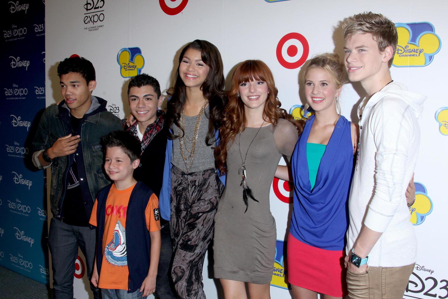 los angeles, 21 de agosto - roshon fegan, davis cleveland, adam irigoyen, zendaya coleman, bella thorne, caroline sunshine, kenton duty en la expo d23 2011 en el centro de convenciones de anaheim el 21 de agosto de 2011 en anaheim, ca foto