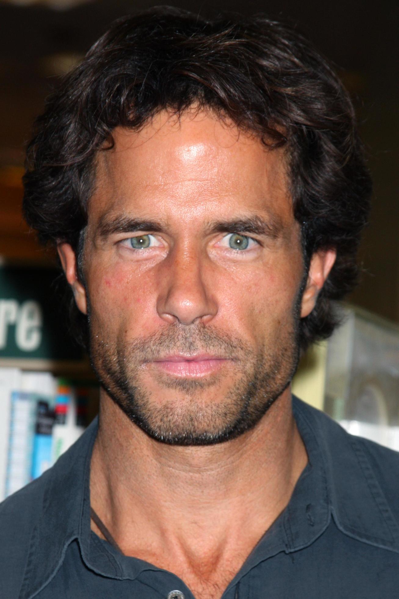 LOS ANGELES, NOV 19 Shawn Christian at the Book Launch and Signing