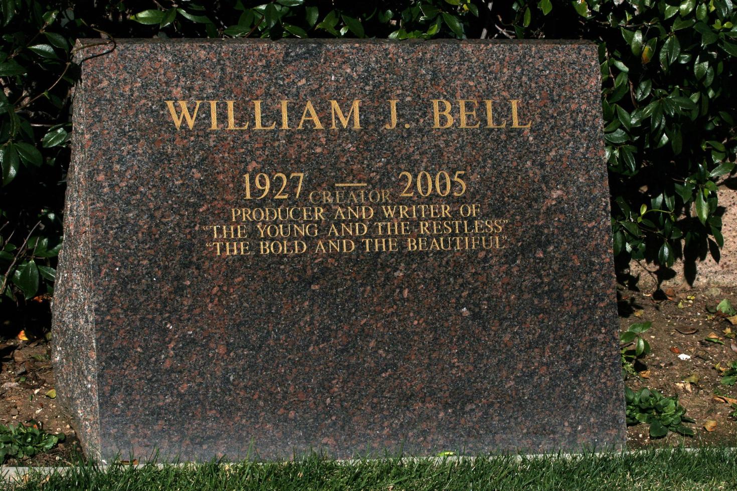 LOS ANGELES, JAN 13 - William J. Bell Grave at David Ozzie Nelsons Memorial Service at Pierce Brothers Westwood Village Memorial Park and Mortuary on January 13, 2010 in Westwood, CA photo