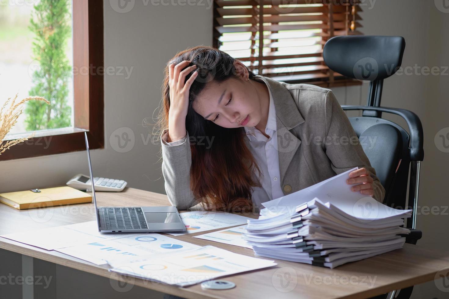 Concept Burnout Syndrome. Business Woman feels uncomfortable working. Which is caused by stress, accumulated from unsuccessful work And less resting body. Consult a specialist psychiatrist. photo