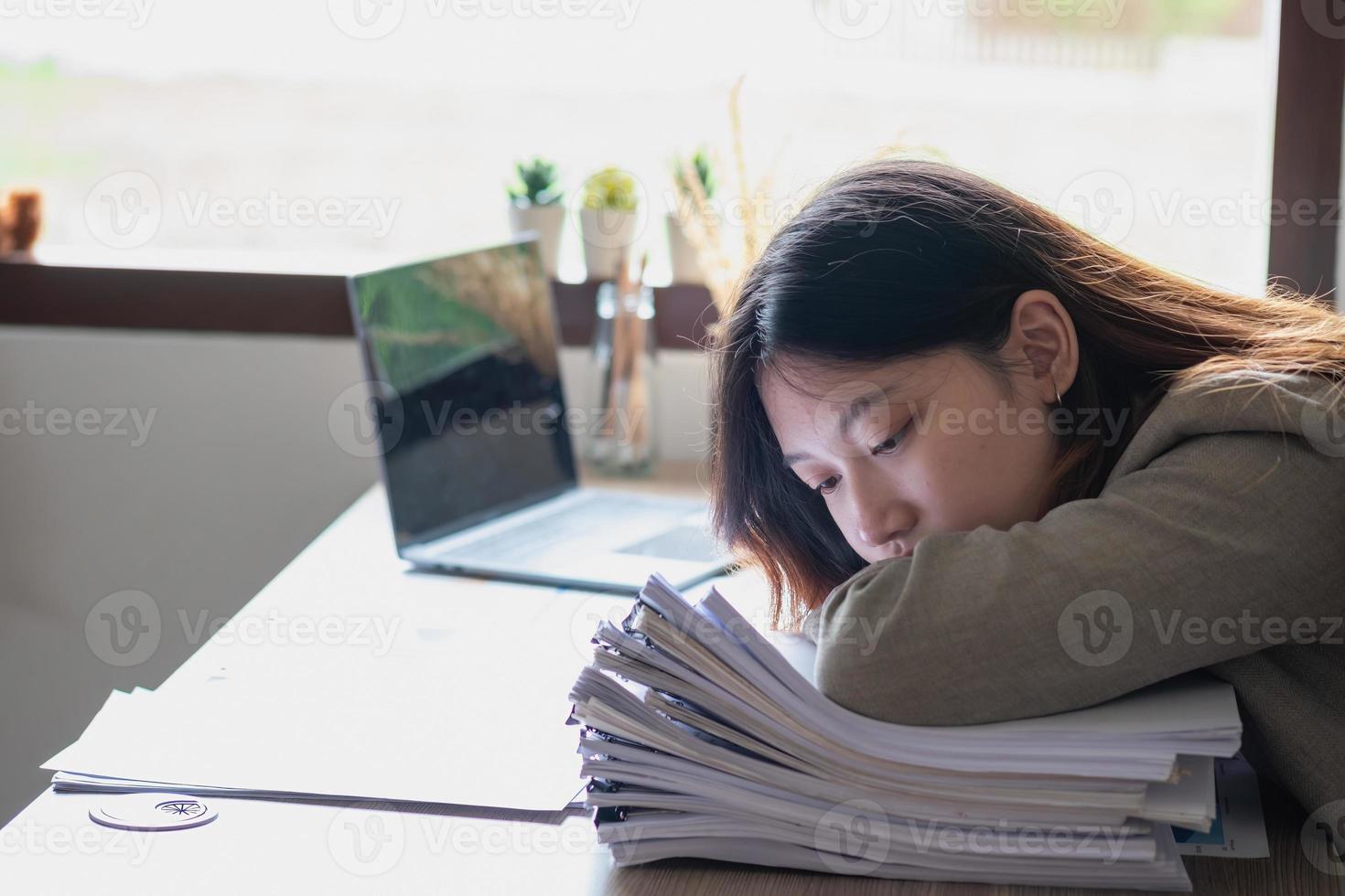 Concept Burnout Syndrome. Business Woman feels uncomfortable working. Which is caused by stress, accumulated from unsuccessful work And less resting body. Consult a specialist psychiatrist. photo