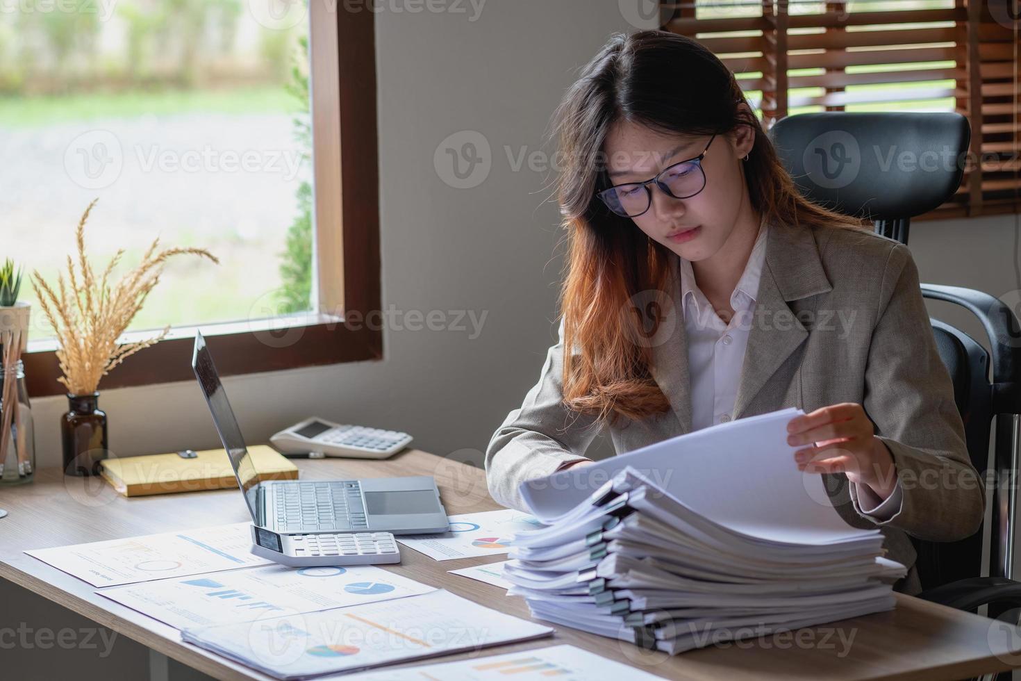 Concept Burnout Syndrome. Business Woman feels uncomfortable working. Which is caused by stress, accumulated from unsuccessful work And less resting body. Consult a specialist psychiatrist. photo