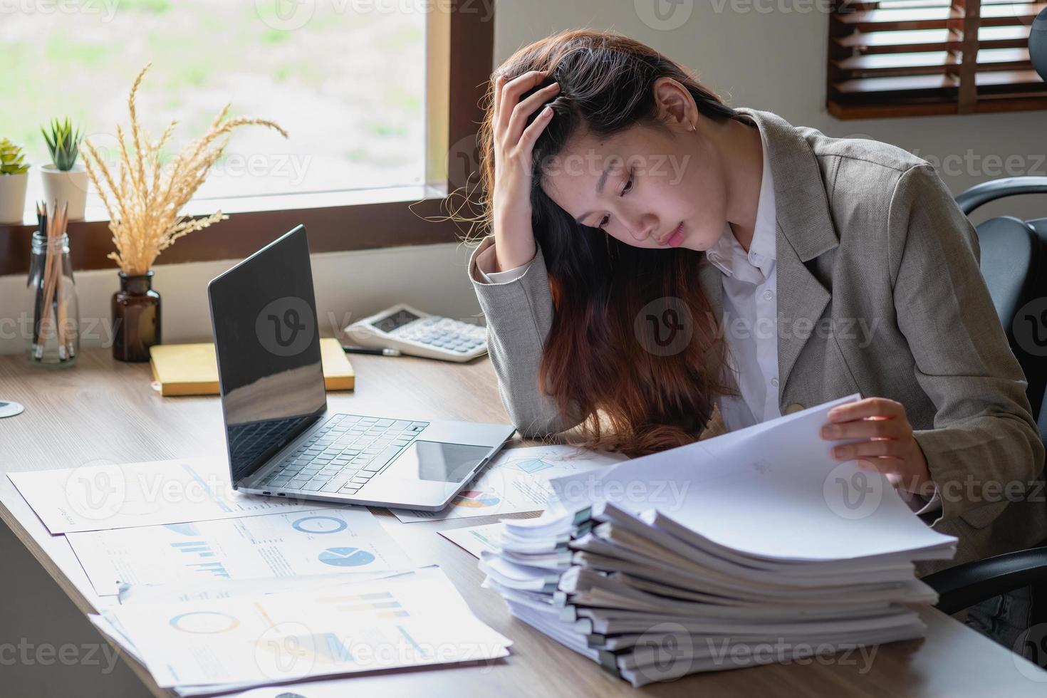Concept Burnout Syndrome. Business Woman feels uncomfortable working. Which is caused by stress, accumulated from unsuccessful work And less resting body. Consult a specialist psychiatrist. photo