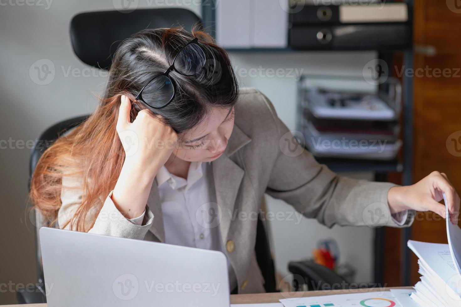 Concept Burnout Syndrome. Business Woman feels uncomfortable working. Which is caused by stress, accumulated from unsuccessful work And less resting body. Consult a specialist psychiatrist. photo