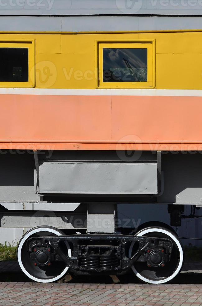 foto de las ruedas del tren de apoyo técnico ferroviario ruso