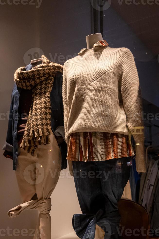 mannequins in a shop window with night lighting photo