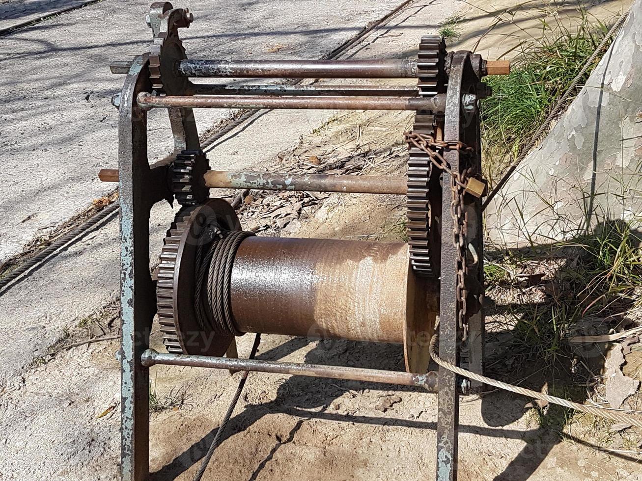 rope pulling system to pull boats out of the water photo