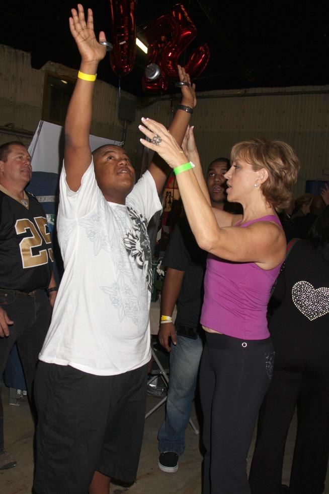 los angeles, 20 de noviembre - kyle massey, forbes riley en la suite de regalos de celebridades conectados celebrando los premios de música americana 2010 en los estudios ben kitay el 20 de noviembre de 2010 en los angeles, ca foto