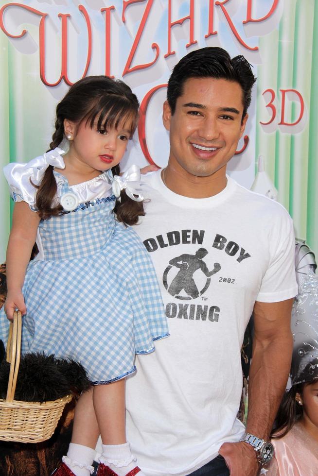 los angeles, sep 15 - mario lopez en el mago de oz proyección de estreno mundial 3d en tcl chinese imax theate el 15 de septiembre de 2013 en los angeles, ca foto