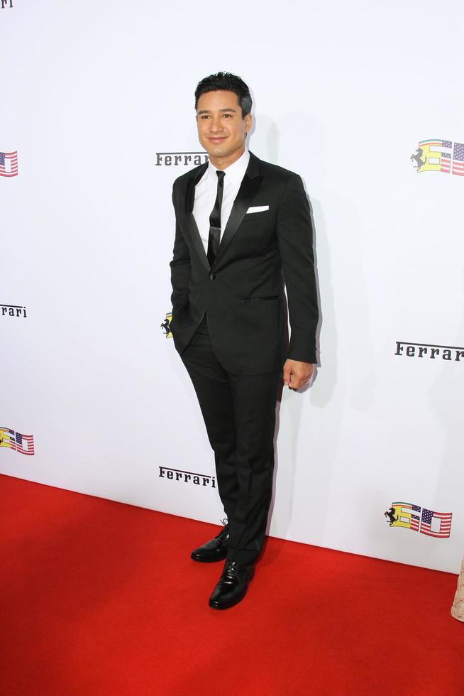 los angeles, 11 de octubre - mario lopez en el ferrari celebra 60 años en estados unidos en el centro de artes escénicas wallis annenberg el 11 de octubre de 2014 en beverly hills, ca foto