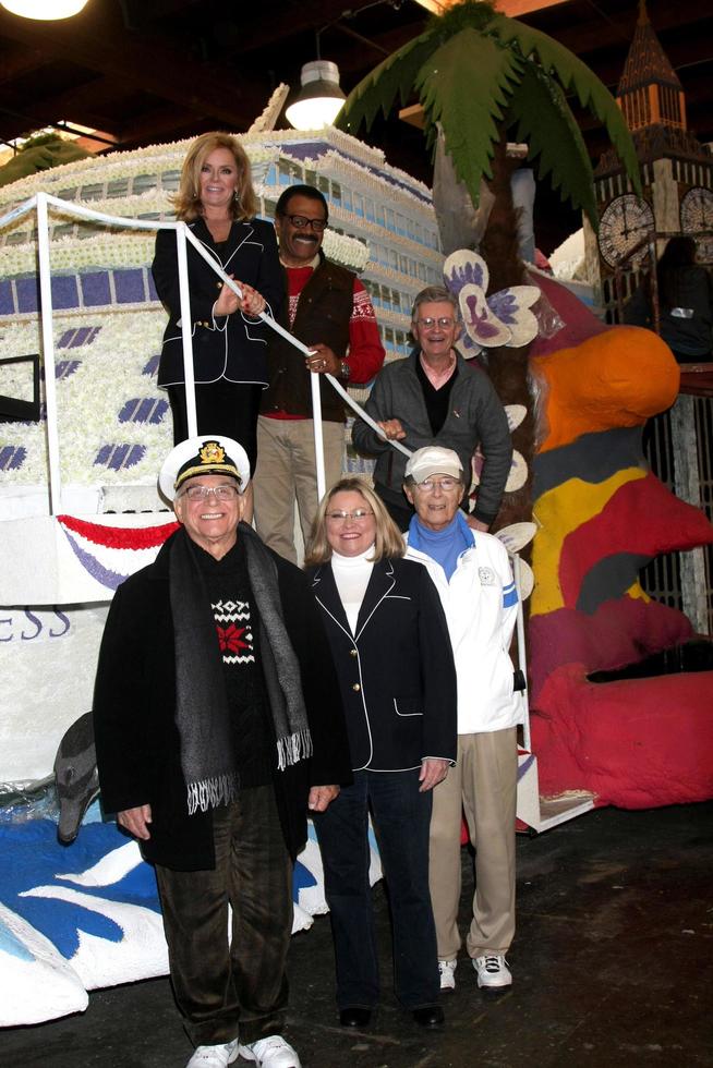 LOS ANGELES, DEC 30 - Top L-R Jill Whelan, Ted Lange, Fred Grandy Bottom L-R Gavin MacLeod, Lauren Tewes, Bernie Kopell at the Original Love Boat Cast decorates Princess Cruises Rose Parade Float at a Rosemont Pavilion on December 30, 2014 in Pasadena, CA photo