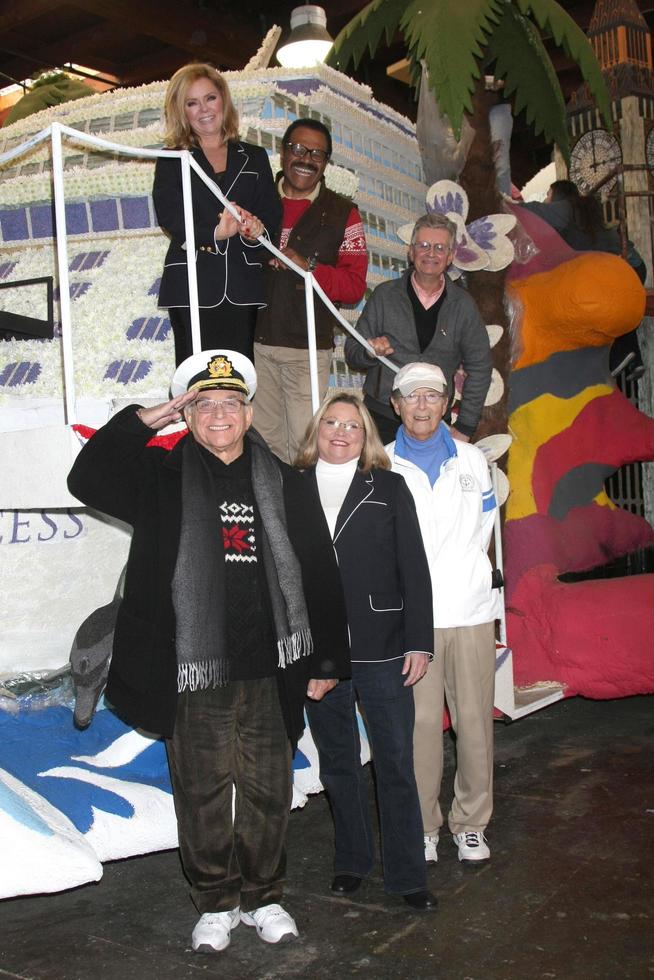 LOS ANGELES, DEC 30 - Top L-R Jill Whelan, Ted Lange, Fred Grandy Bottom L-R Gavin MacLeod, Lauren Tewes, Bernie Kopell at the Original Love Boat Cast decorates Princess Cruises Rose Parade Float at a Rosemont Pavilion on December 30, 2014 in Pasadena, CA photo