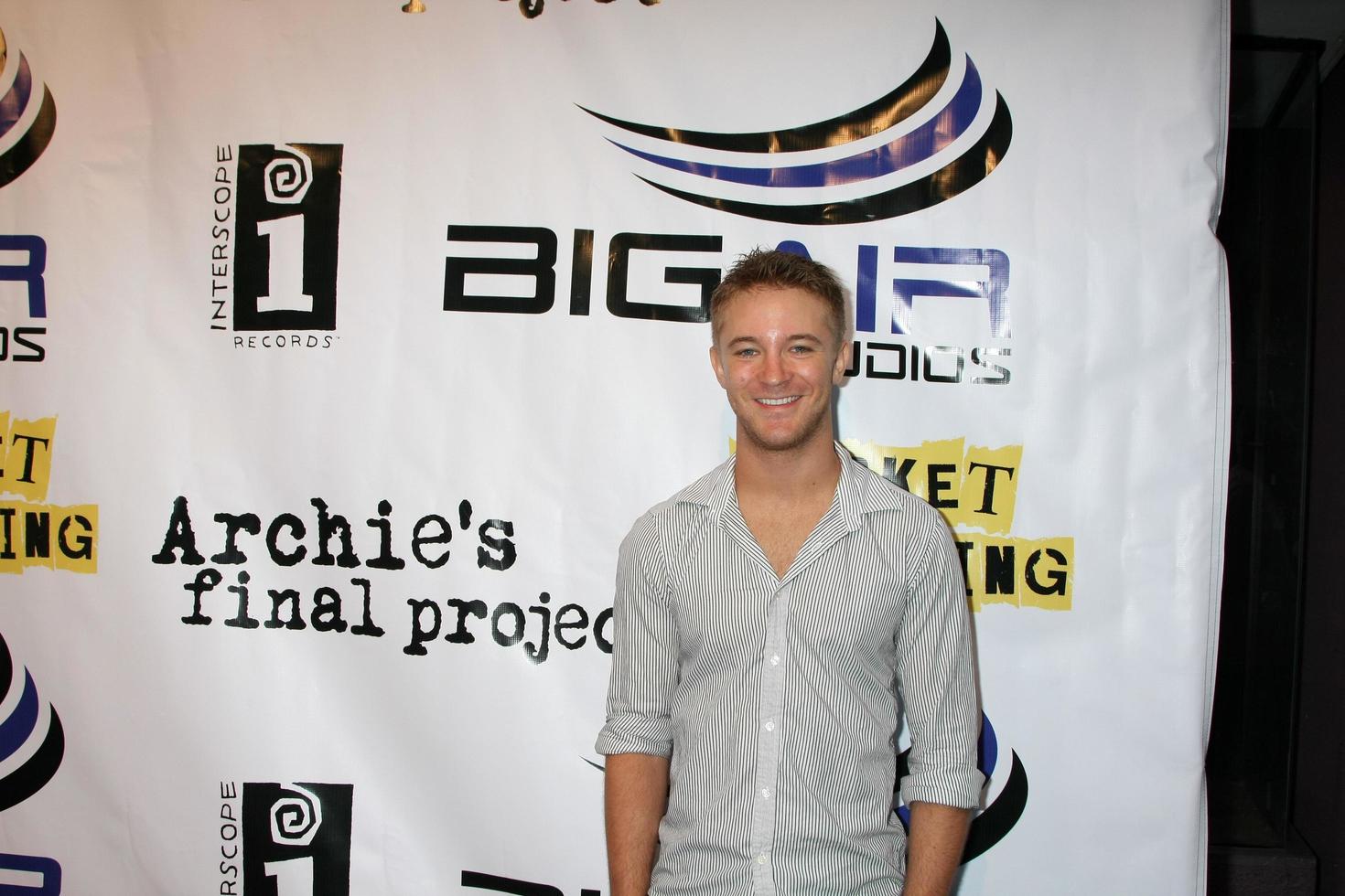 Los Ángeles, 22 de septiembre: Michael Welch llega al estreno del proyecto final de Archie presentado por Big Air Studios, Rocket Release e Interscope Records en el Laemmle Monica 4-Plex el 22 de septiembre de 2011 en Santa Mónica, California. foto