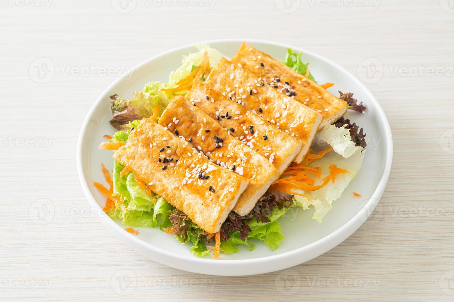 teriyaki tofu salad with sesame photo