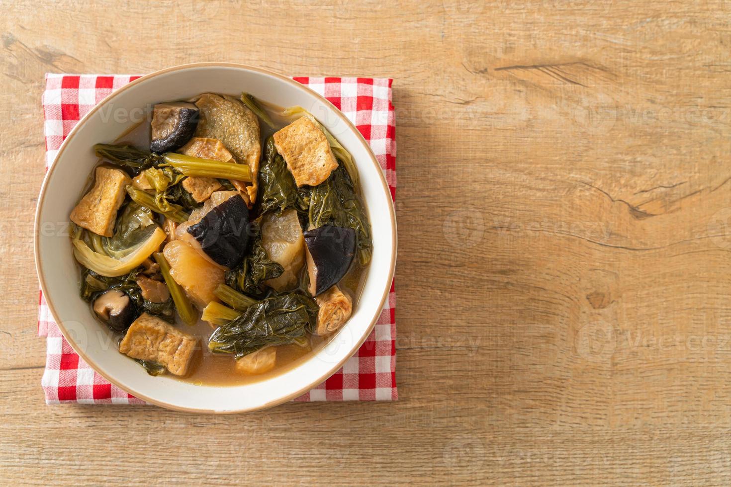 Chinese vegetable stew with tofu or mixture of vegetables soup 12337156