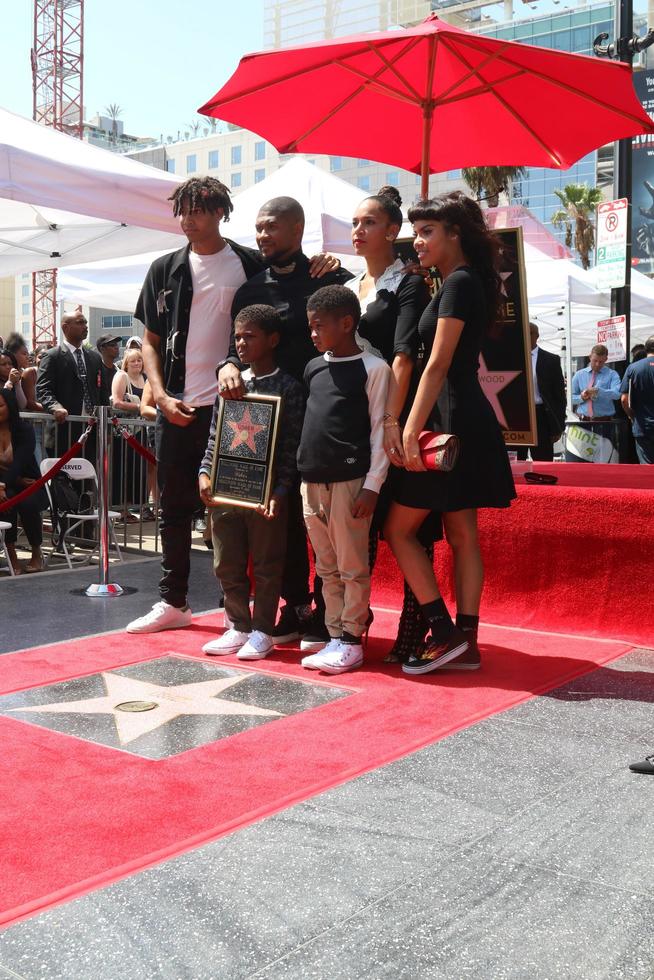 LOS ANGELES, SEP 7 - Guest, Usher Raymond IV, wife Grace Miguel, Guest front Naviyd Ely Raymond, Usher Raymond V at the Usher Honored With a Star On The Hollywood Walk Of Fame at the Eastown on September 7, 2016 in Los Angeles, CA photo