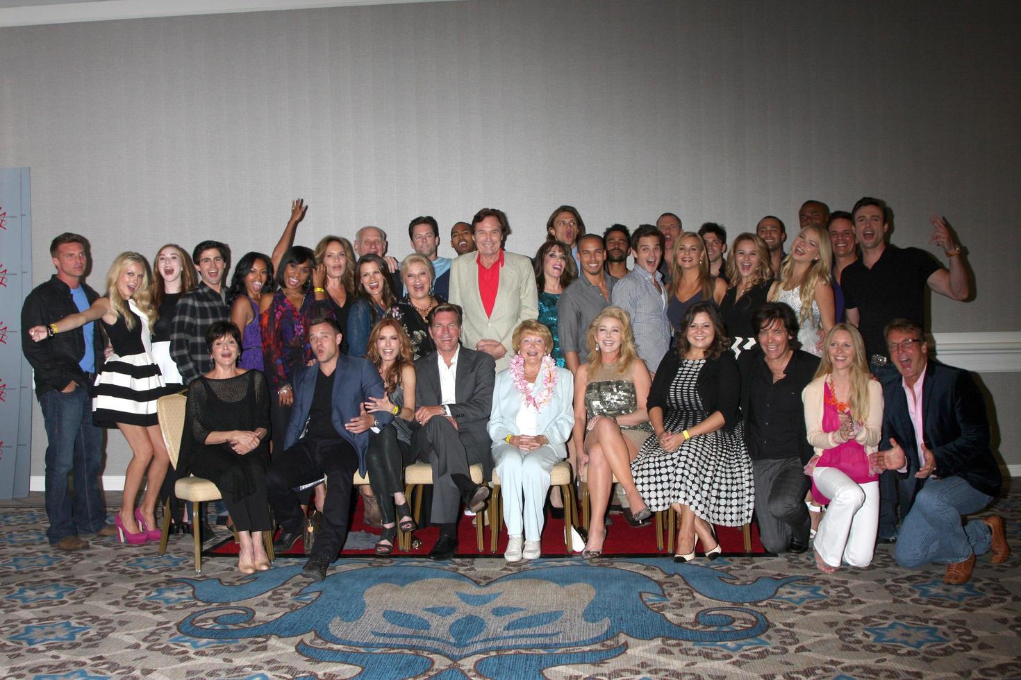 los angeles, 24 de agosto - joven y el elenco inquieto, jill farren phelps, lee bell, angelica mcdaniel en la cena del club de fans joven e inquieto en el hotel universal sheraton el 24 de agosto de 2013 en los angeles, ca foto