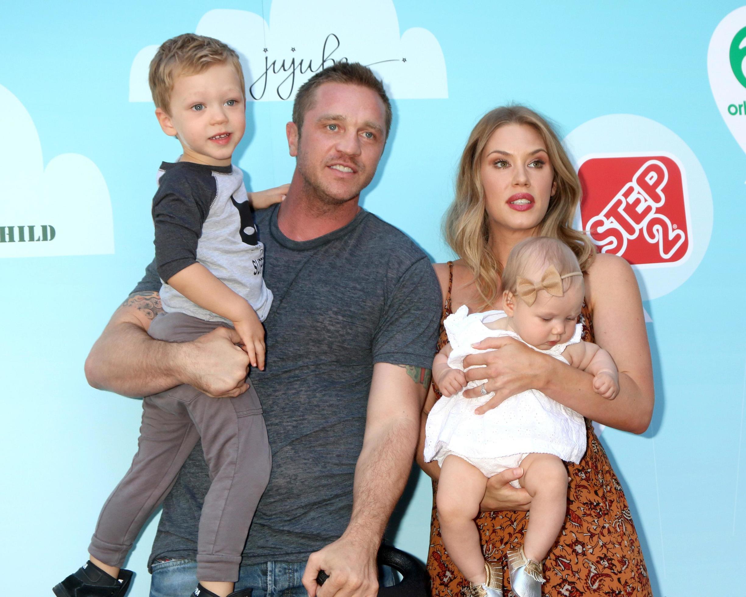 LOS ANGELES, SEP 24 Hudson Sawa, Devon Sawa, Dawni Sahanovitch