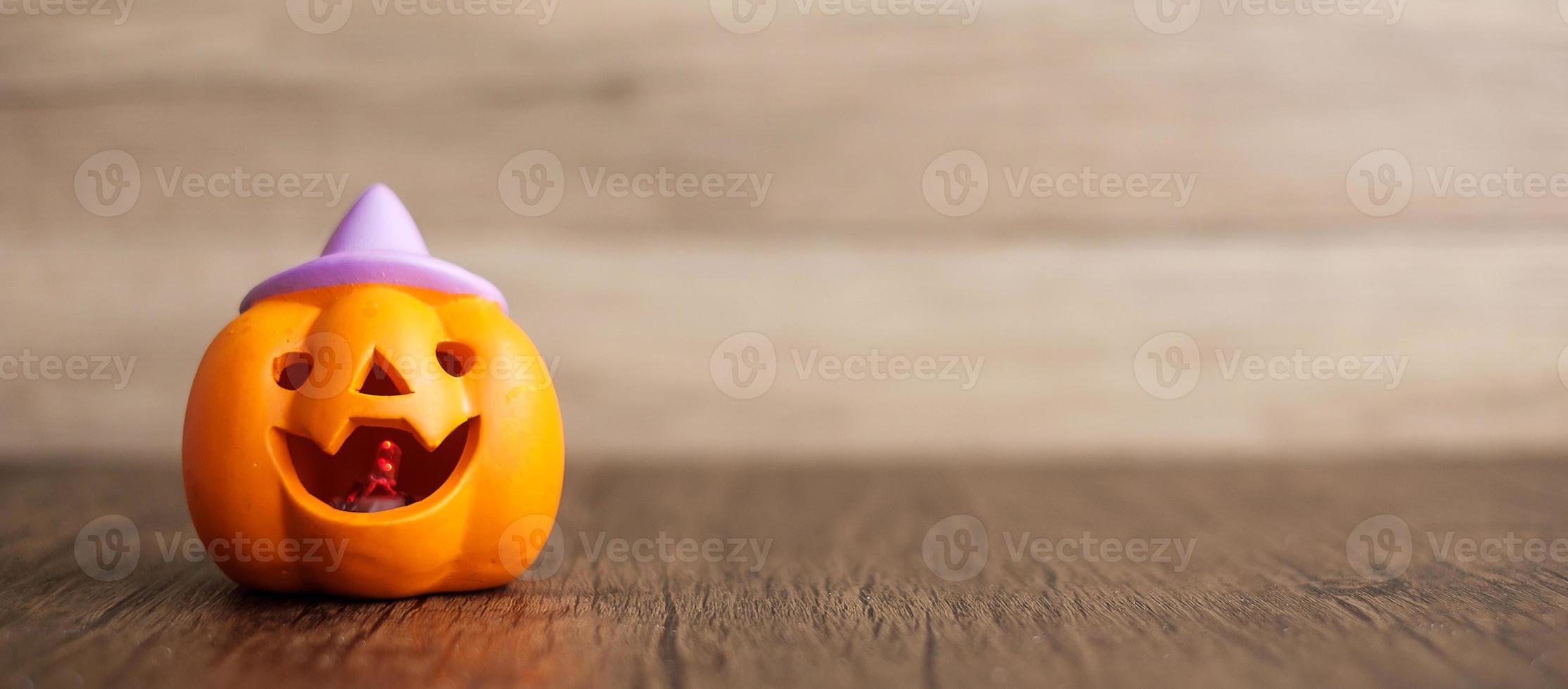 feliz día de halloween con calabaza jack o linterna. truco o amenaza, hola octubre, otoño otoño, festivo, fiesta y concepto de vacaciones foto