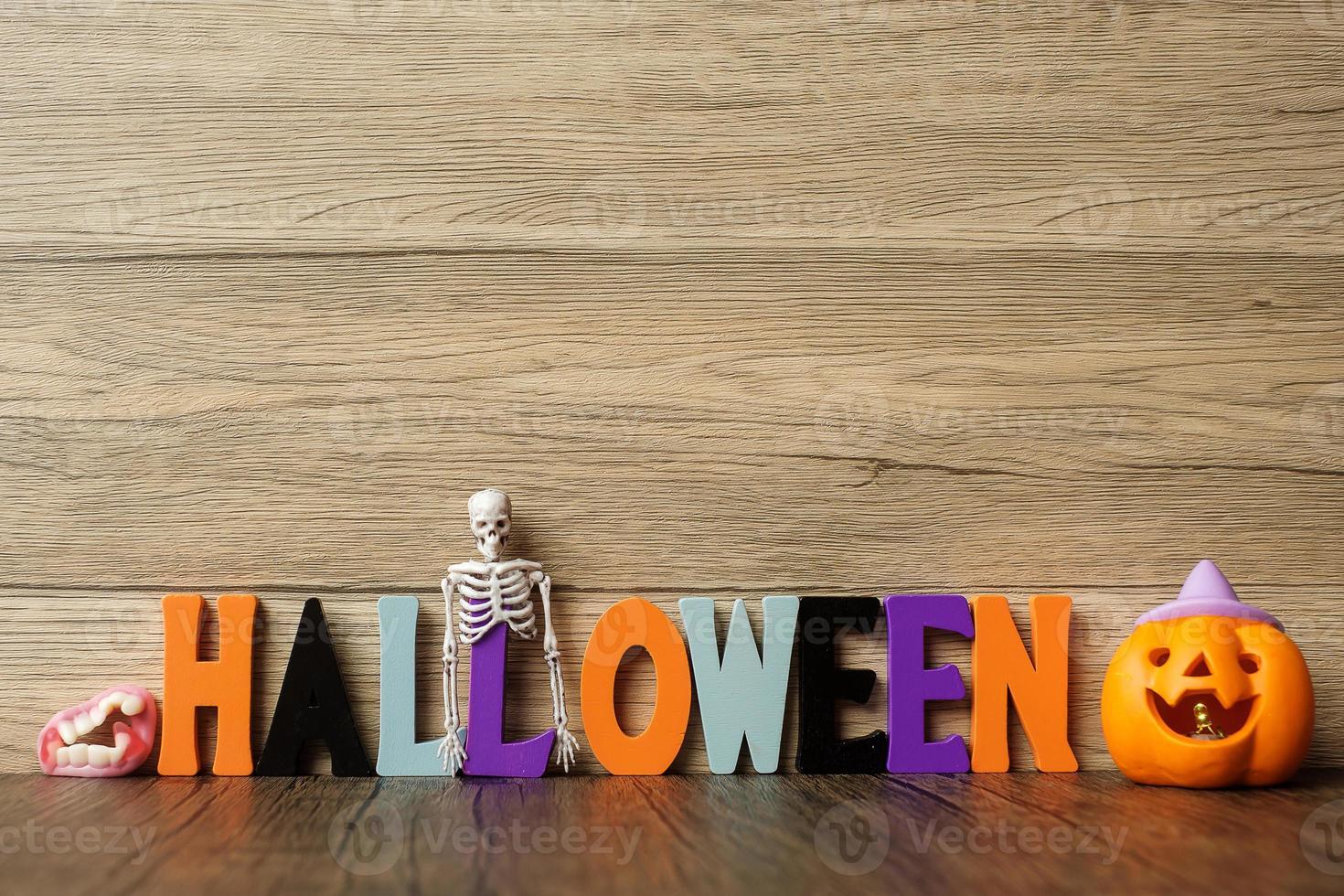 feliz día de halloween con fantasma, calabaza, tazón y decorativo. truco o amenaza, hola octubre, otoño otoño, concepto festivo, fiesta y vacaciones foto