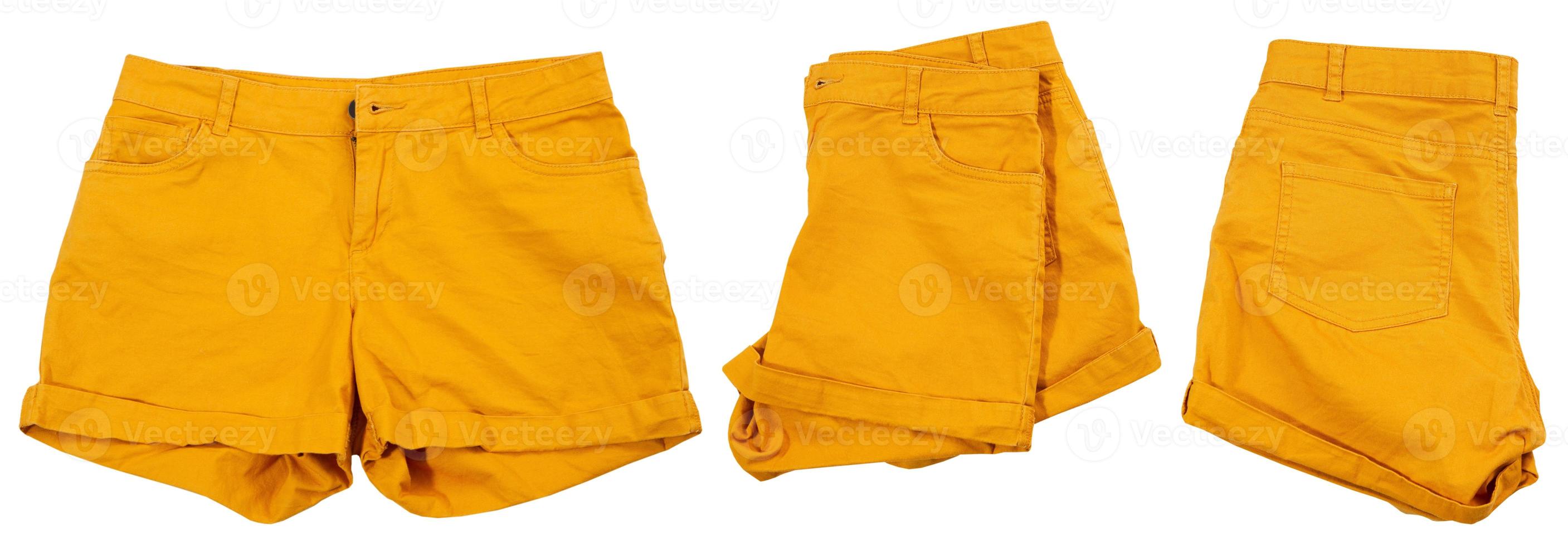 Collage de shorts amarillos aislado sobre fondo blanco. foto